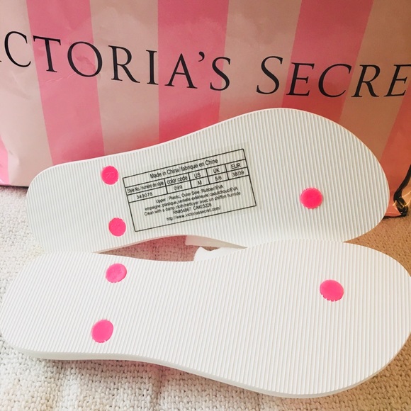 Victoria Secret slippers 7-8M size - Picture 2 of 2